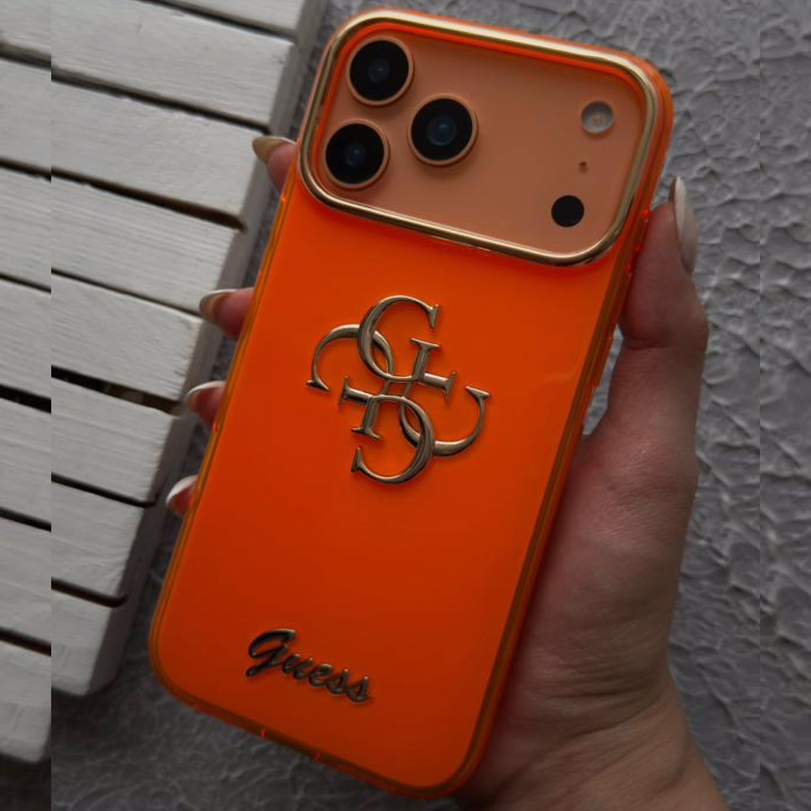 قاب Guess گس شماره 16 سریIphone17